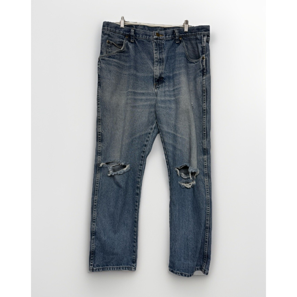 Wrangler Distressed Jeans 38x32 Medium Wash Relaxed Fit